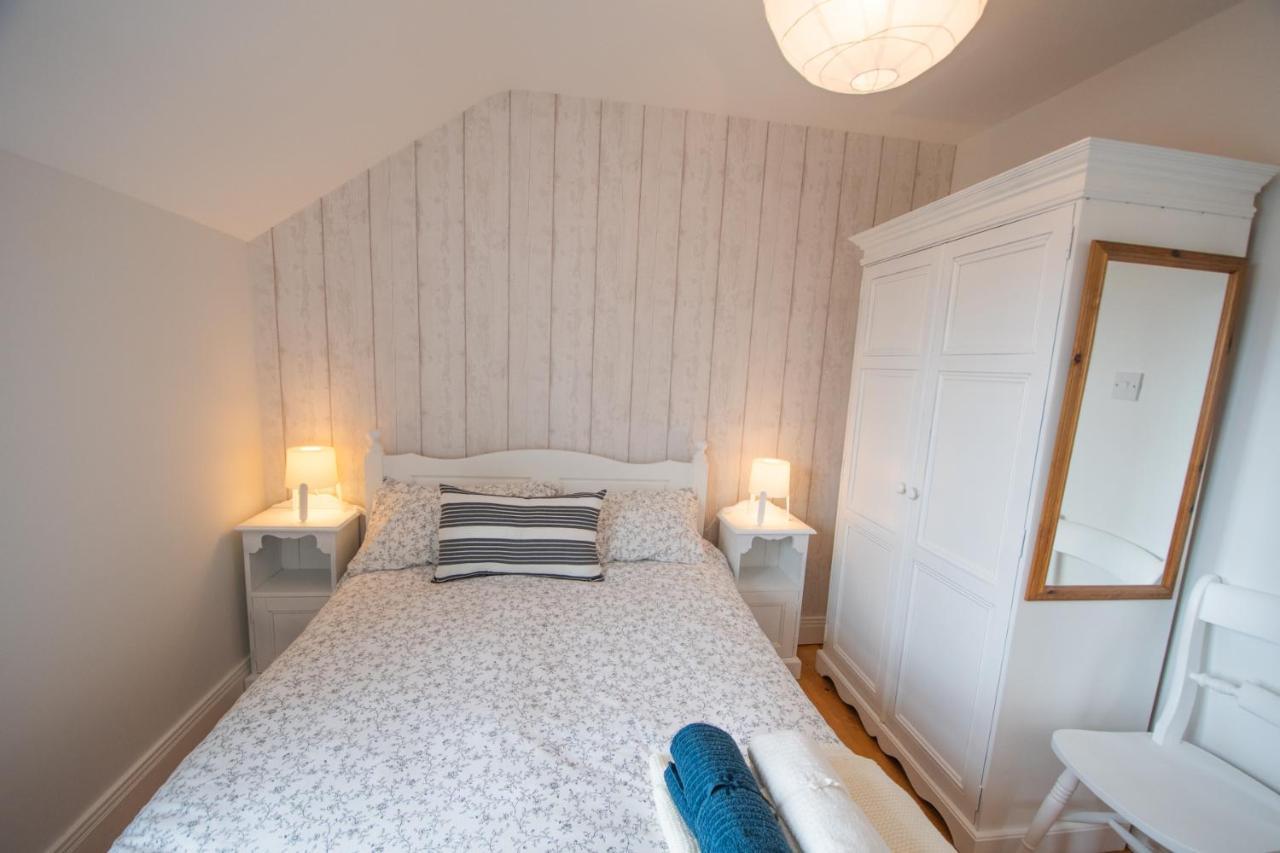 Beautiful Coastal House At The Drowes Rivermouth *
